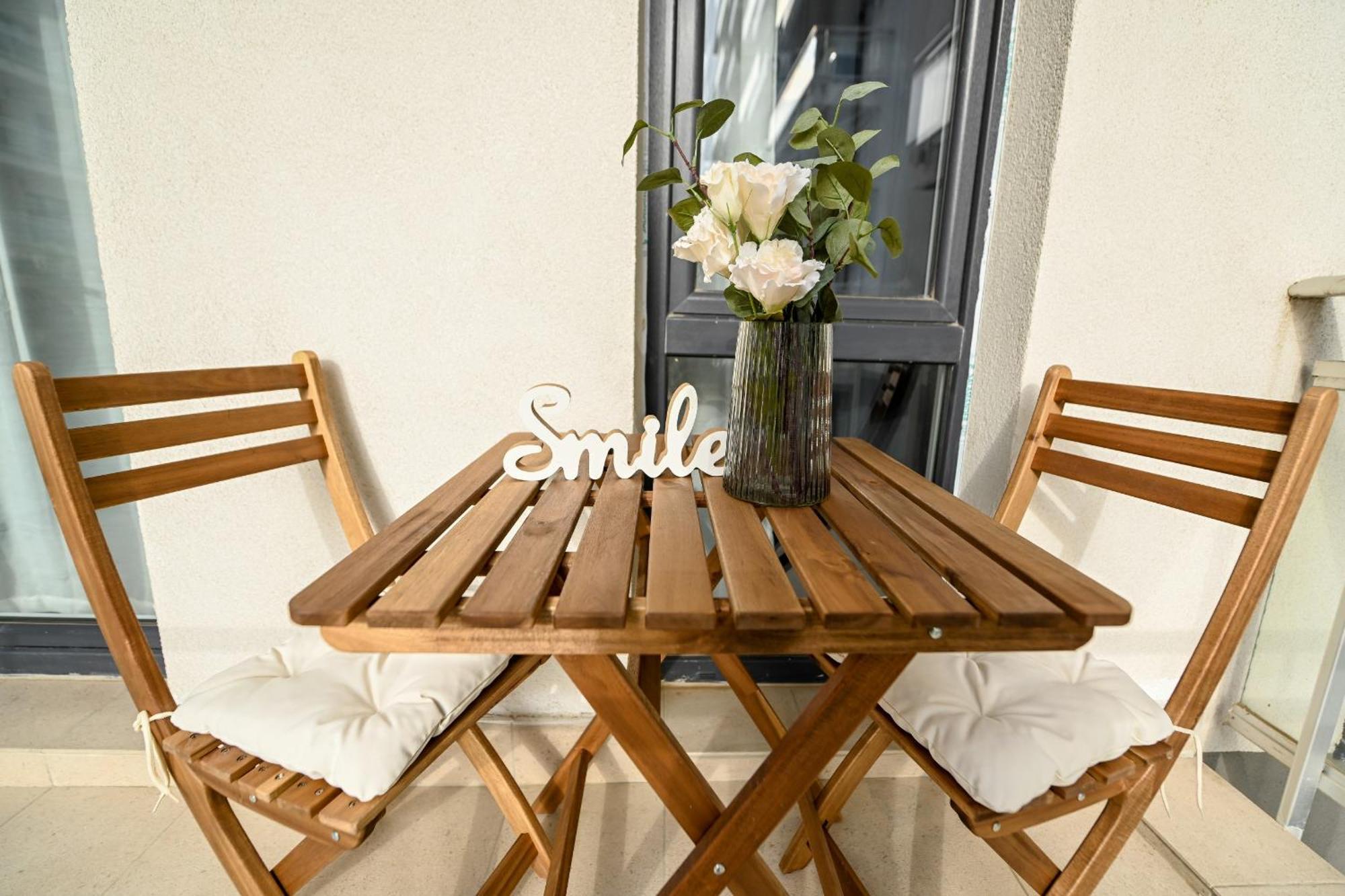 Perfect Stay: Urban Heaven In Aviatiei Business Area Bucharest Room photo