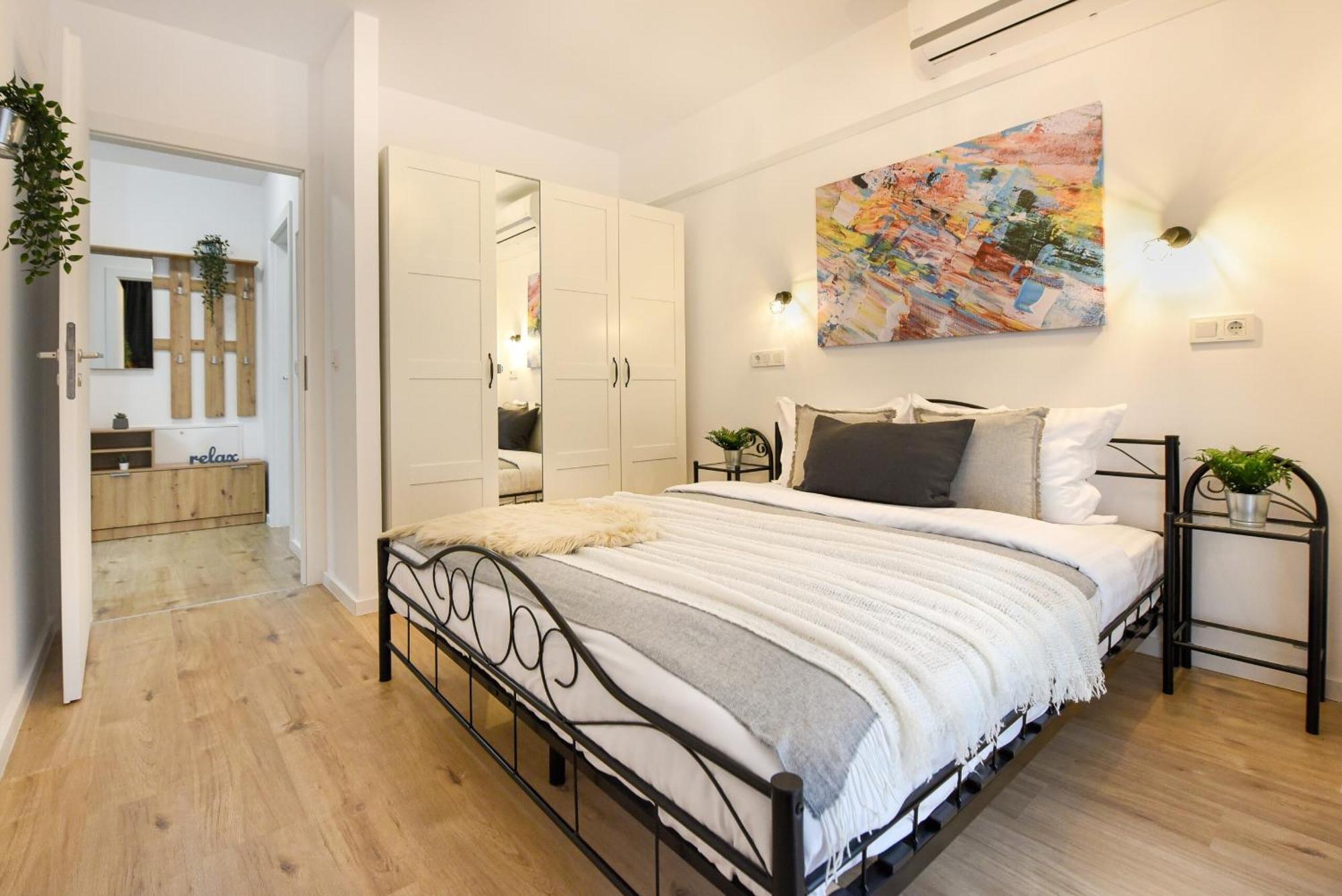 Perfect Stay: Urban Heaven In Aviatiei Business Area Bucharest Room photo
